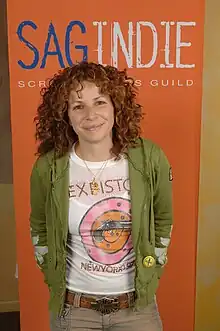 Meredith Scott Lynn interprète Phyllis.