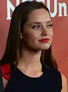 Merritt Patterson interprète Olivia.
