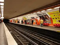 Les quais de la ligne 6 en 2007.