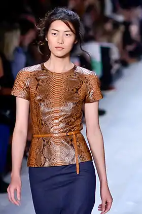 Liu Wen défilant pour Michael Kors en 2014.