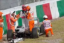 Photographie de l'accident de Michael Schumacher lors de la deuxième séance d'essais libres