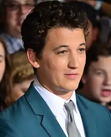 Miles Teller est Peter