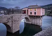 Le Pont Vieux et son moulin.