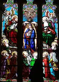 Vitrail du couronnement de la Vierge.