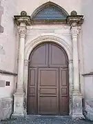 Portail principal baroque du XVIIe siècle.
