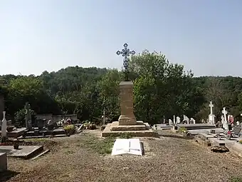 Croix dans le cimetière.