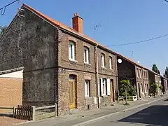 Des habitations groupées par deux.
