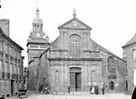 L'église Saint-Mathurin de Moncontour, photographiée autour de 1900 par Jean-Eugène Durand.