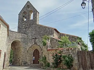 L'église Saint-Étienne près d'une porte de l'ancien castrum