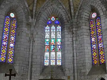 Les vitraux du chœur.