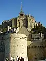 Le mont Saint-Michel (édifié dès le Xe&nbsp;siècle).