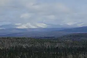 Vue de la montagne Caribou depuis le chemin de Bury entre Piopolis et Val Racine.