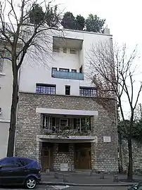 No 15 : maison de Tristan Tzara, construite pour lui par Adolf Loos.
