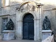 Statue de Paul-Joseph Barthez de Marmorières à l'entrée de la faculté de médecine de Montpellier