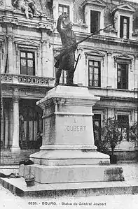 Monument du général Joubert dans cour de l'hôtel de préfecture de l'Ain à Bourg-en-Bresse.