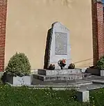 Le monument aux morts municipal.
