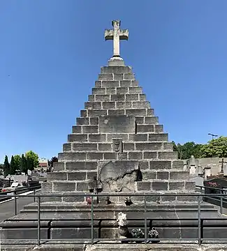 Le monument aux morts allemand de la guerre de 1870, au cimetière du Bourget.
