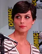 Morena Baccarin dans le rôle de Inara Serra.