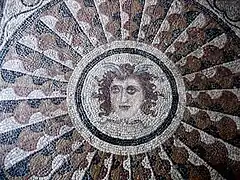 Mosaïque représentant la Méduse, Palais des grands maîtres de Rhodes, IIe&nbsp;siècle&nbsp;av. J.-C.