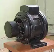 Moteur électrique Legendre frères à coupleur centrifuge du premier modèle (2&nbsp;850&nbsp;tr/min). Ce moteur a été construit aux usines Legendre de Courbevoie vers 1909-1910