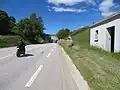 Moto au col Rigat sur RN 116, le col est au niveau du pont.