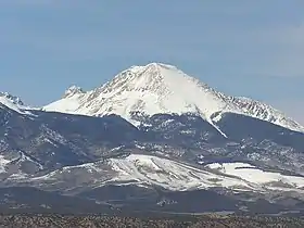 Vue du mont Lindsey depuis l'U.S. Route 160 au sud de Fort Garland&nbsp;(en).