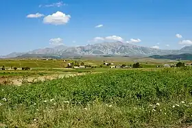 Vue du mont Samsari depuis l'ouest.