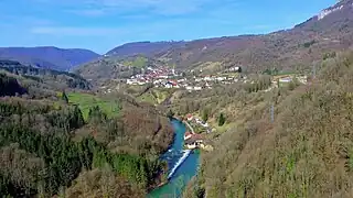Le moulin Maugain et son barrage sur la Loue en amont du village.