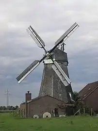 Moulin équipé de voiles Bilau