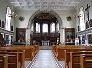 Vue intérieure de la nefvers le chœur.