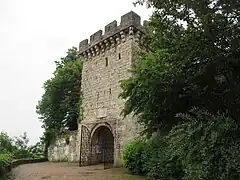 Tour d'entrée fortifiée, XIIIe&nbsp;siècle (tour du Parvis)