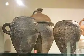 Céramiques dites black burnished découvertes à Frénouville, IVe siècle.