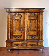 Armoire à sept colonnes (1665).