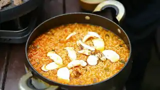 Namyeon (라면, nouilles et champignons).