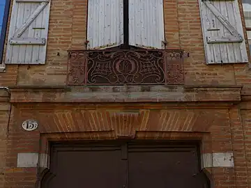 no&nbsp;15 : détail du garde-corps de la fenêtre centrale.