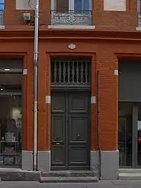 no&nbsp;77 : détail d'une porte et de l'imposte.