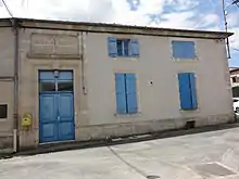 École maternelle, érigée en 1883.