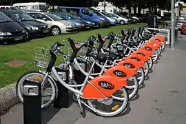 Station de Bicloo no 49, place Duchesse-Anne, à l'est du Château des ducs de Bretagne.