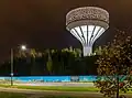 Le château d'eau d'Hiekkaharju derrière la Talvikkitie.