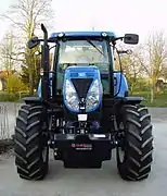 Contrepoids de 900 kg à l'avant d'un tracteur.