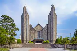 La cathédrale de Phủ Cam&nbsp;(en) en 2019.