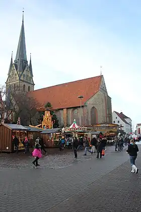 St. Nicolas dans le Südermarkt avec marché de Noël