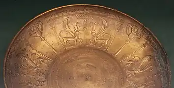 Détail d'un des bols en bronze de style égyptisant « phénicien » provenant de Nimroud (Assyrie). British Museum.