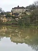 Le château d'Aucors lors d'une crue de la Nizonne.