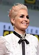 Noomi Rapace interprète Harriet « Harry » Baumann.