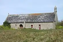 La chapelle Saint-Guevroc sur les dunes de Keremma