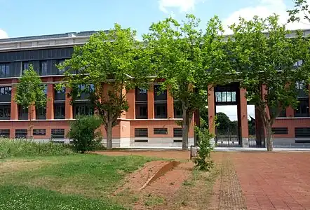 Rectorat de l'académie de Toulouse photographié depuis le jardin Niel, juin 2015.