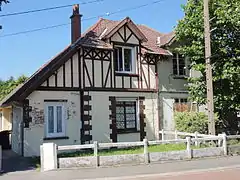 Des habitations groupées par deux.