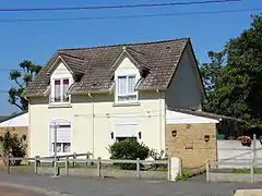 Des habitations groupées par deux.
