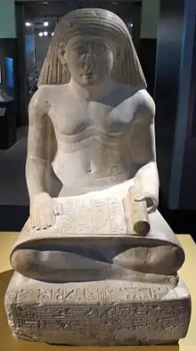 homme assis, nez cassé